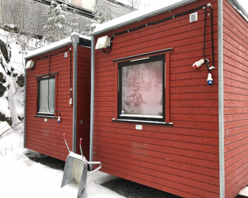 Barracão de escritório com hall integrado