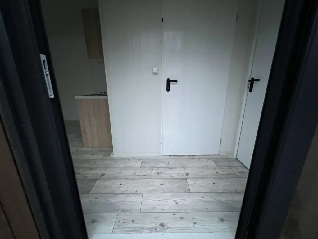 Casa pré-fabricada usada T1, 11 m x 3,5 m (38,5 m²) | Promoção! 50% de desconto - Image 7