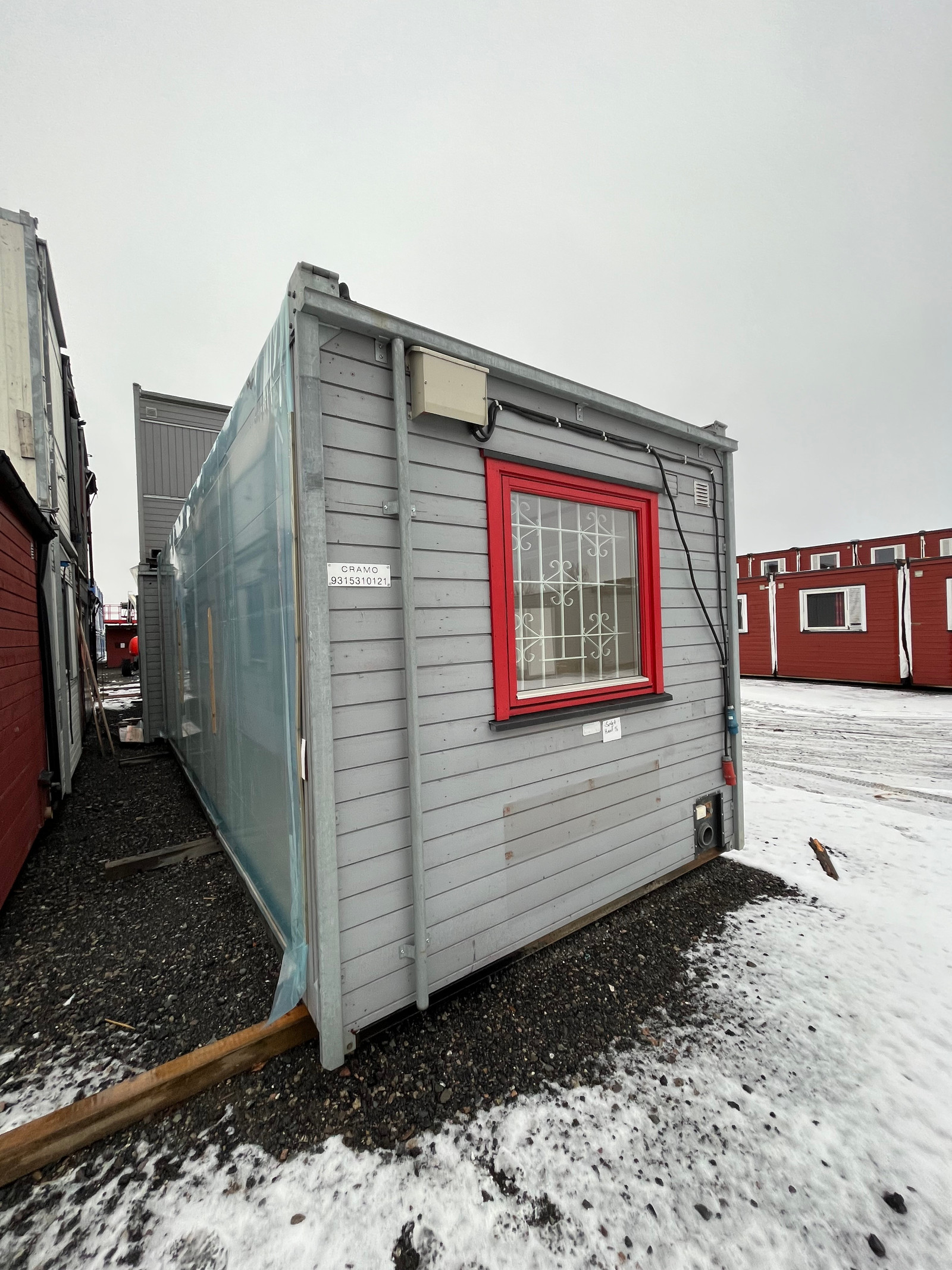 Barracão de escritório com hall integrado - Image 8