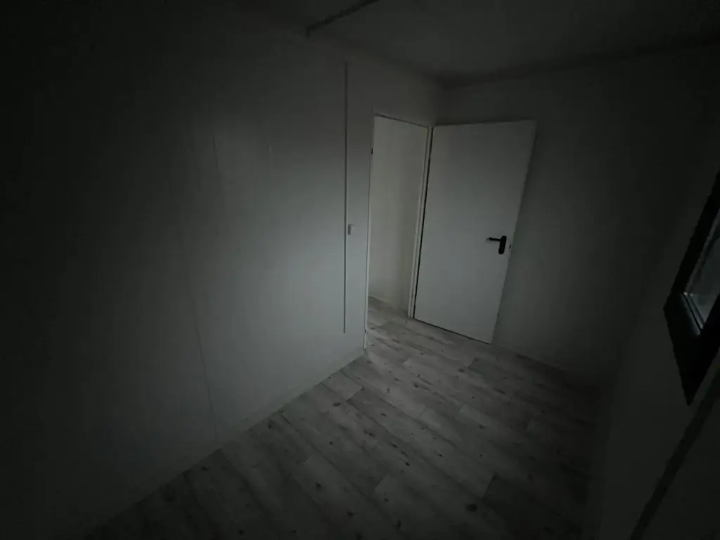 Casa pré-fabricada usada T1, 11 m x 3,5 m (38,5 m²) | Promoção! 50% de desconto - Image 8