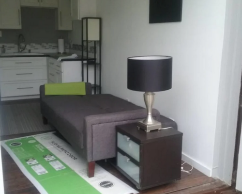 Casa móvel T1 mobilada construída com um contentor marítimo