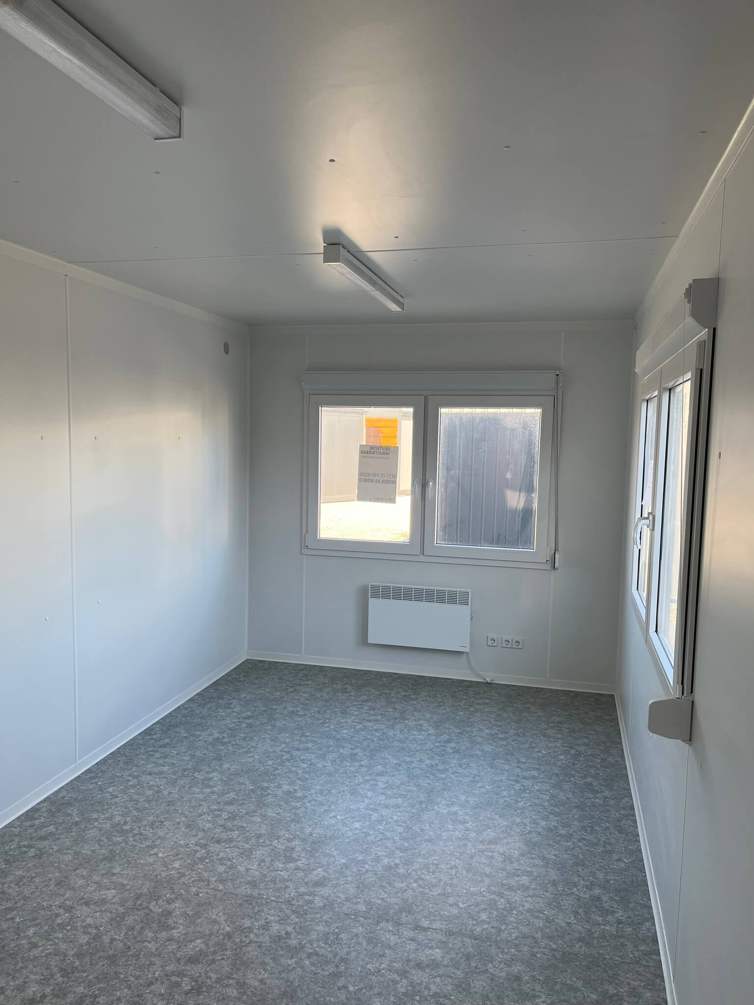 Escritório móvel em contentor de 20 pés com duas janelas - Image 4