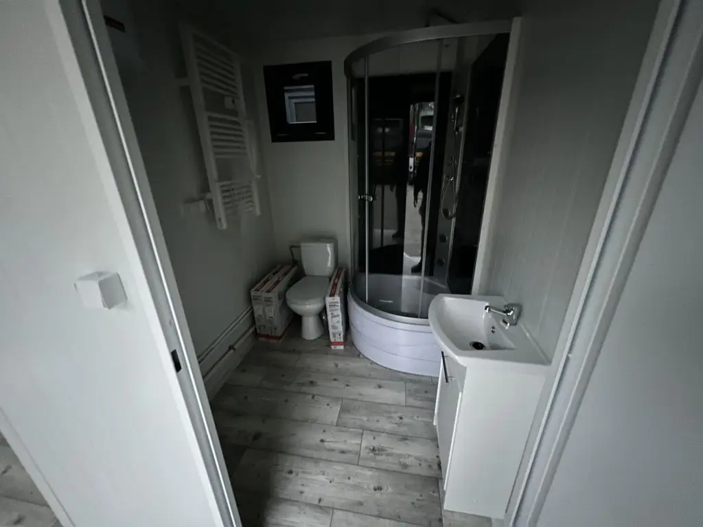 Casa pré-fabricada usada T1, 11 m x 3,5 m (38,5 m²) | Promoção! 50% de desconto - Image 10