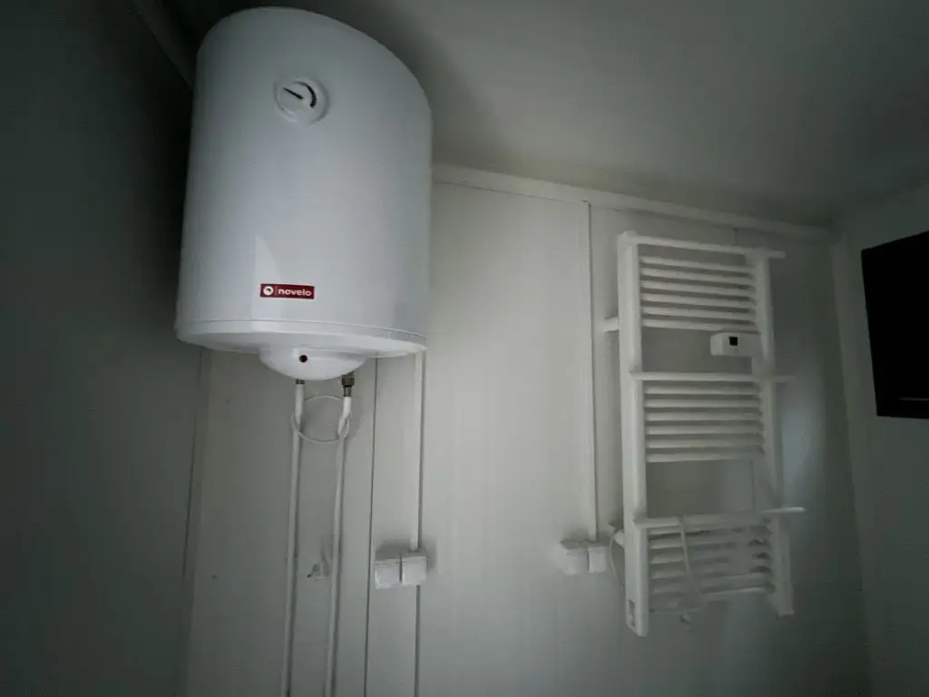 Casa pré-fabricada usada T1, 11 m x 3,5 m (38,5 m²) | Promoção! 50% de desconto - Image 12